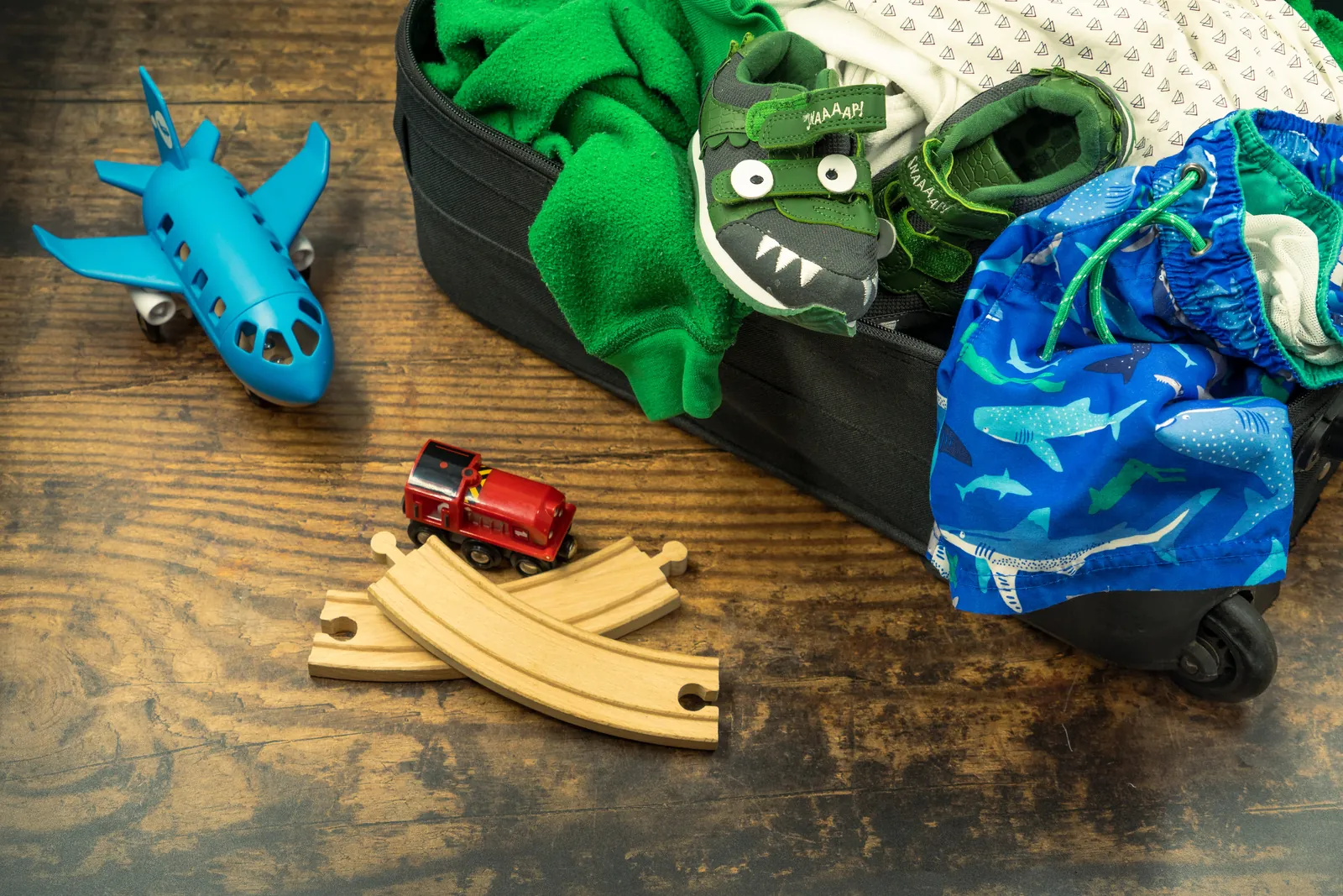 Sac et affaires d’enfant préparés pour les vacances