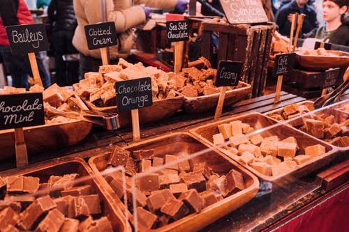 Étals de fudge britannique aux parfums variés
