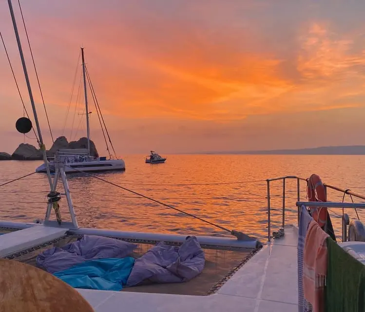 Croisière au coucher du soleil à Marseille en famille