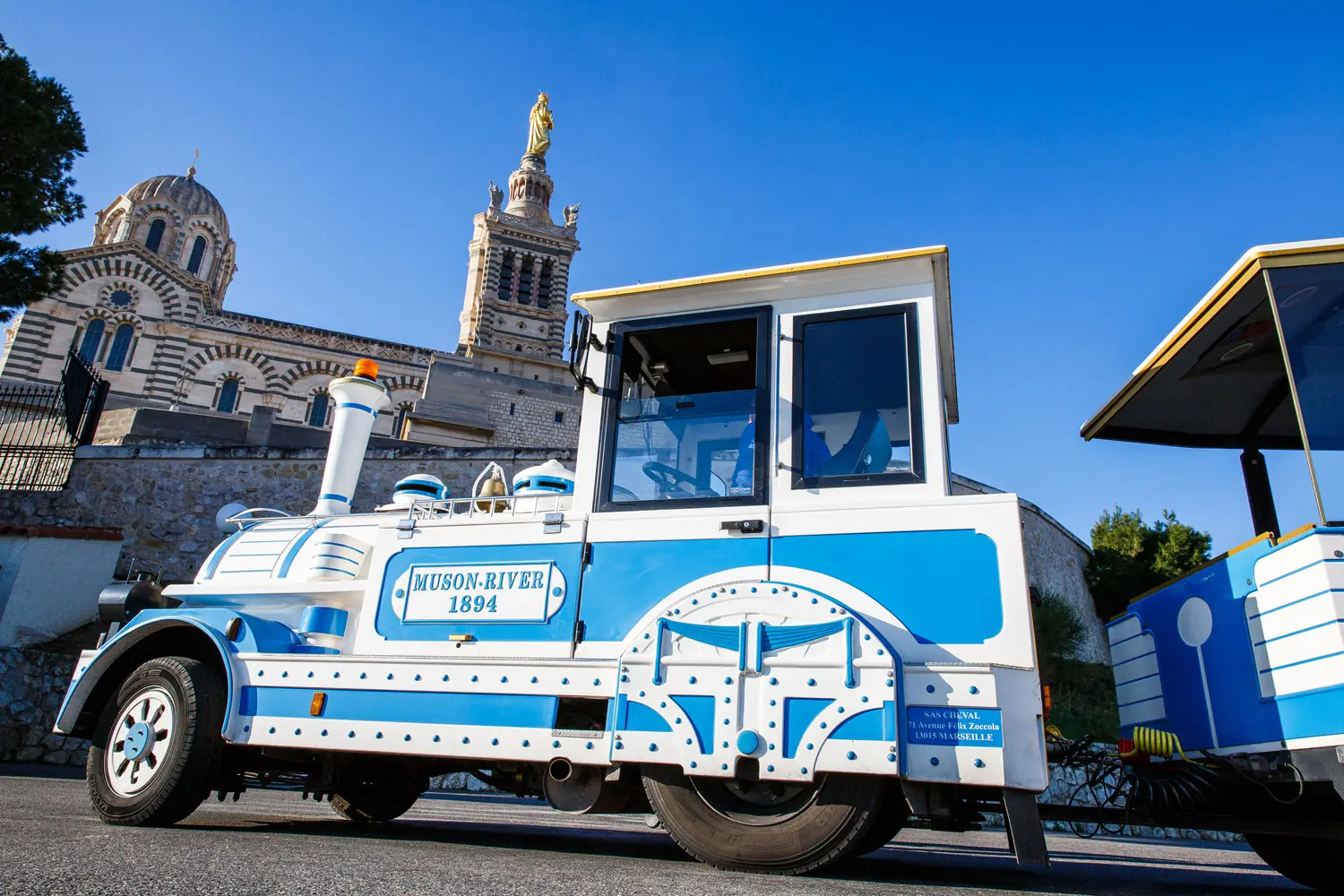 Petit train touristique de Marseille avec bébé
