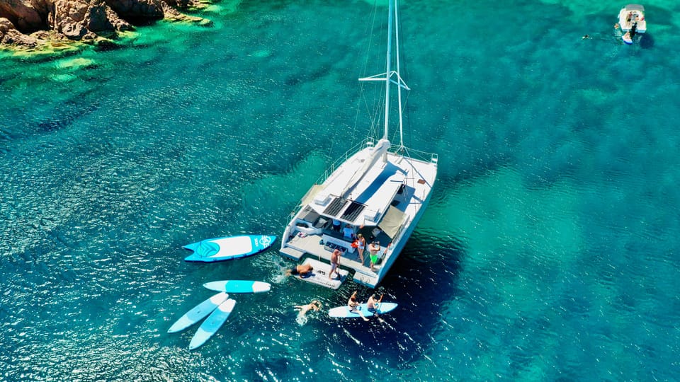 Tour des Calanques en catamaran et paddle - Marseille