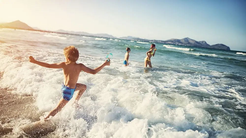 Famille en vacances d'été en France