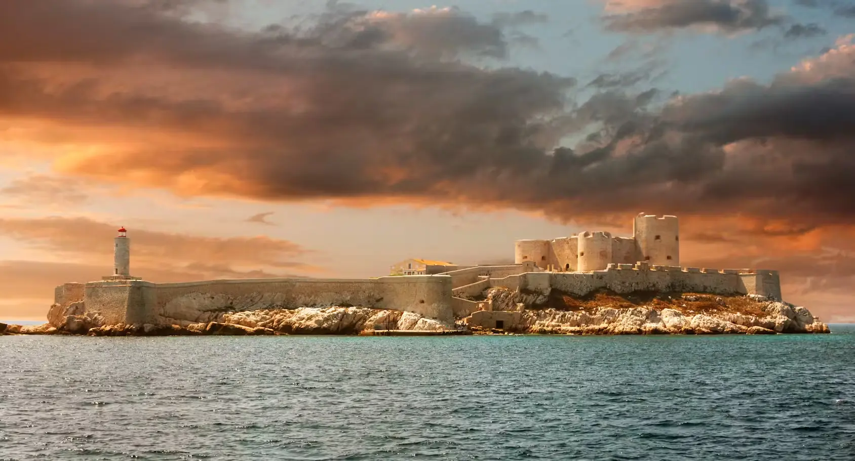 Famille en bateau vers le Château d'If
